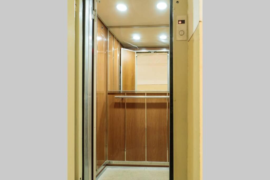 Sunny 2Br Flat - Old Town View Daire Bükreş Dış mekan fotoğraf
